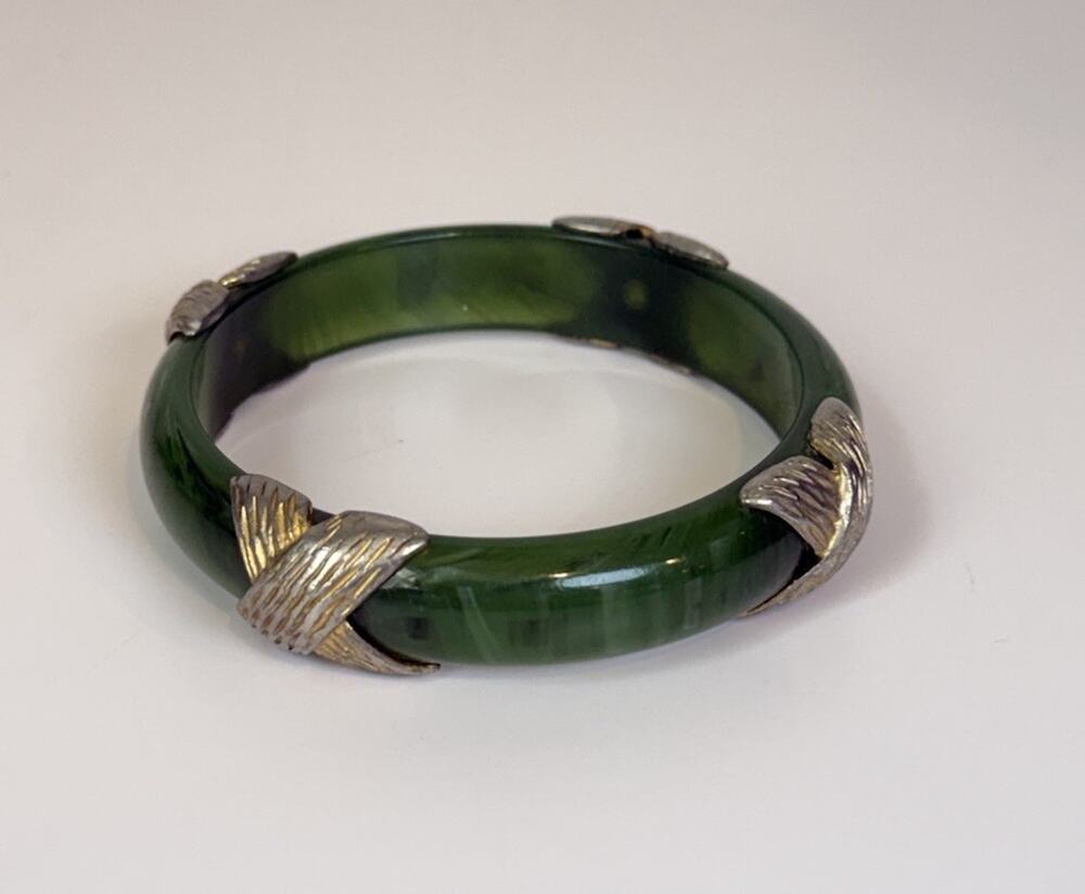 Vintage Napier Green Lucite Bangle Bracelet Silver Tone Ribbon Accents